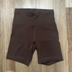 Lululemon Athletica Wunder Train High Rise Short 6” in Size 4